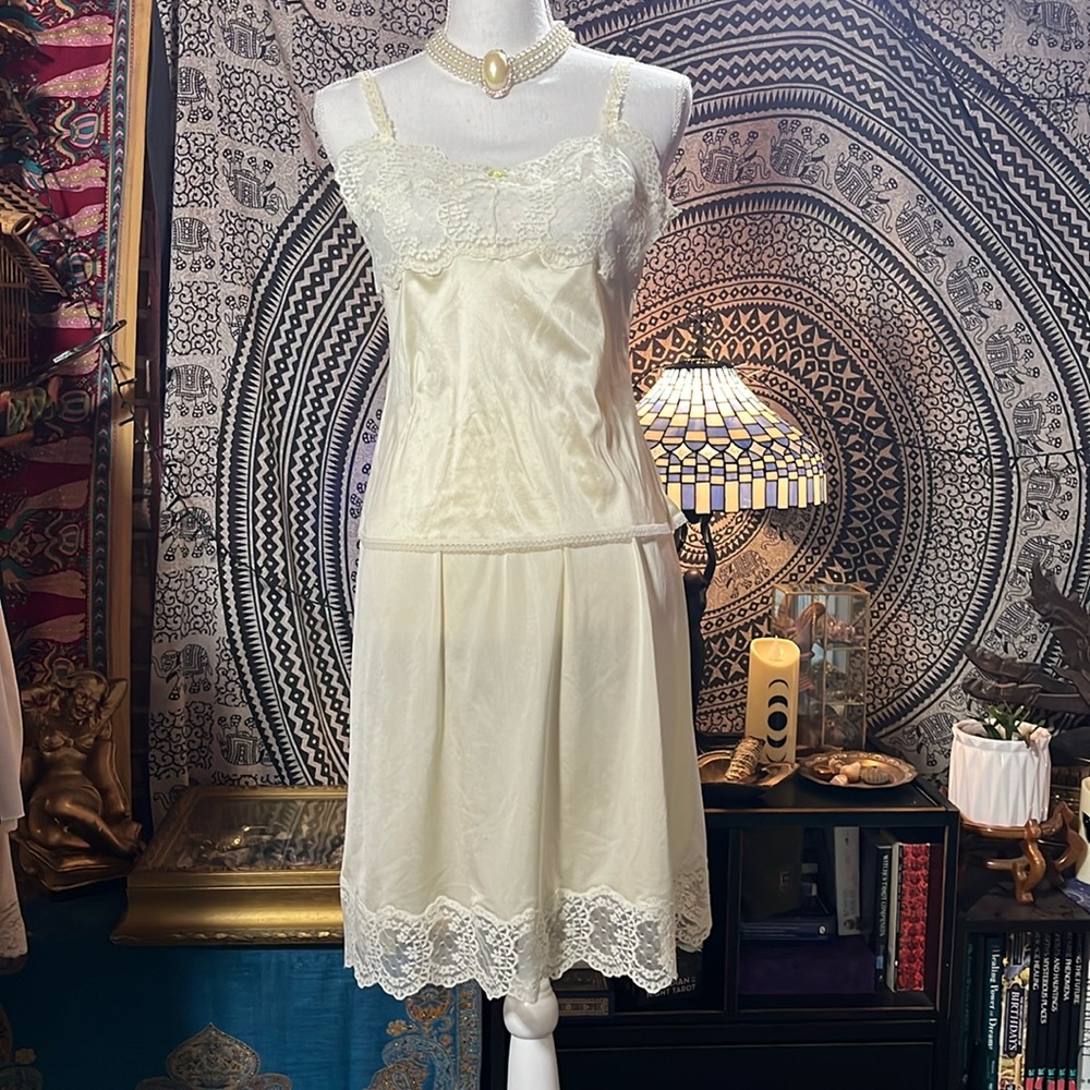 Romantic Traditions Two Piece Slip Camisole Set Creamy Size Medium Petite